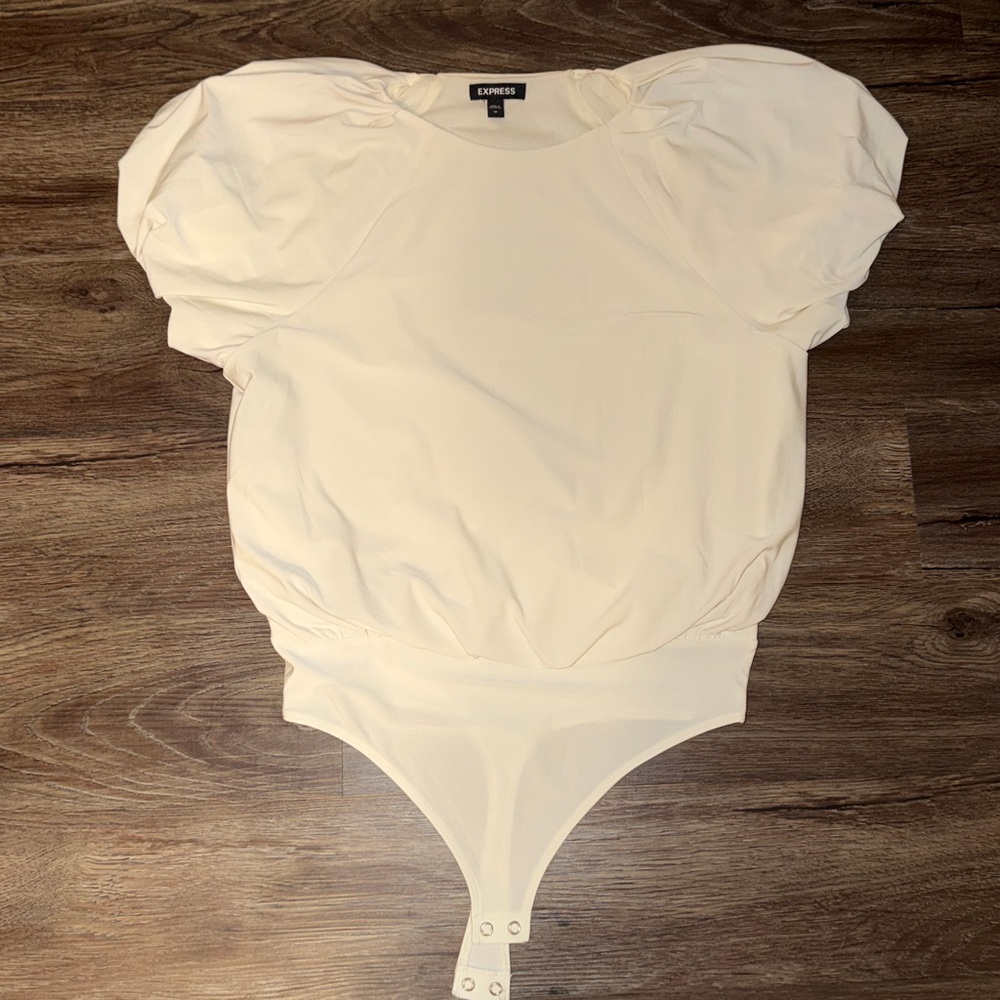 🆕 NWOT Express Puff Sleeve Bodysuit